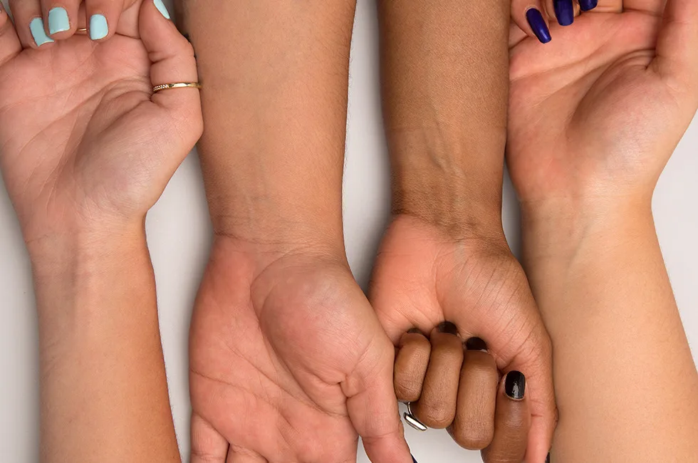  Wat is het verschil tussen mensen met een olijfkleur en bruine mensen? (Uitgelegd) - Alle Verschillen