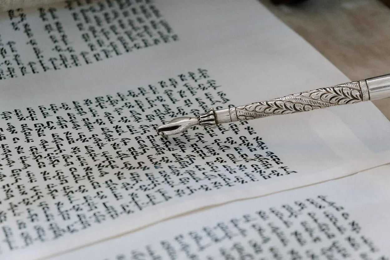  Torah VS Het Oude Testament: Wat Is Het Verschil Ertussen? (Feiten en Onderscheid) - Alle Verschillen
