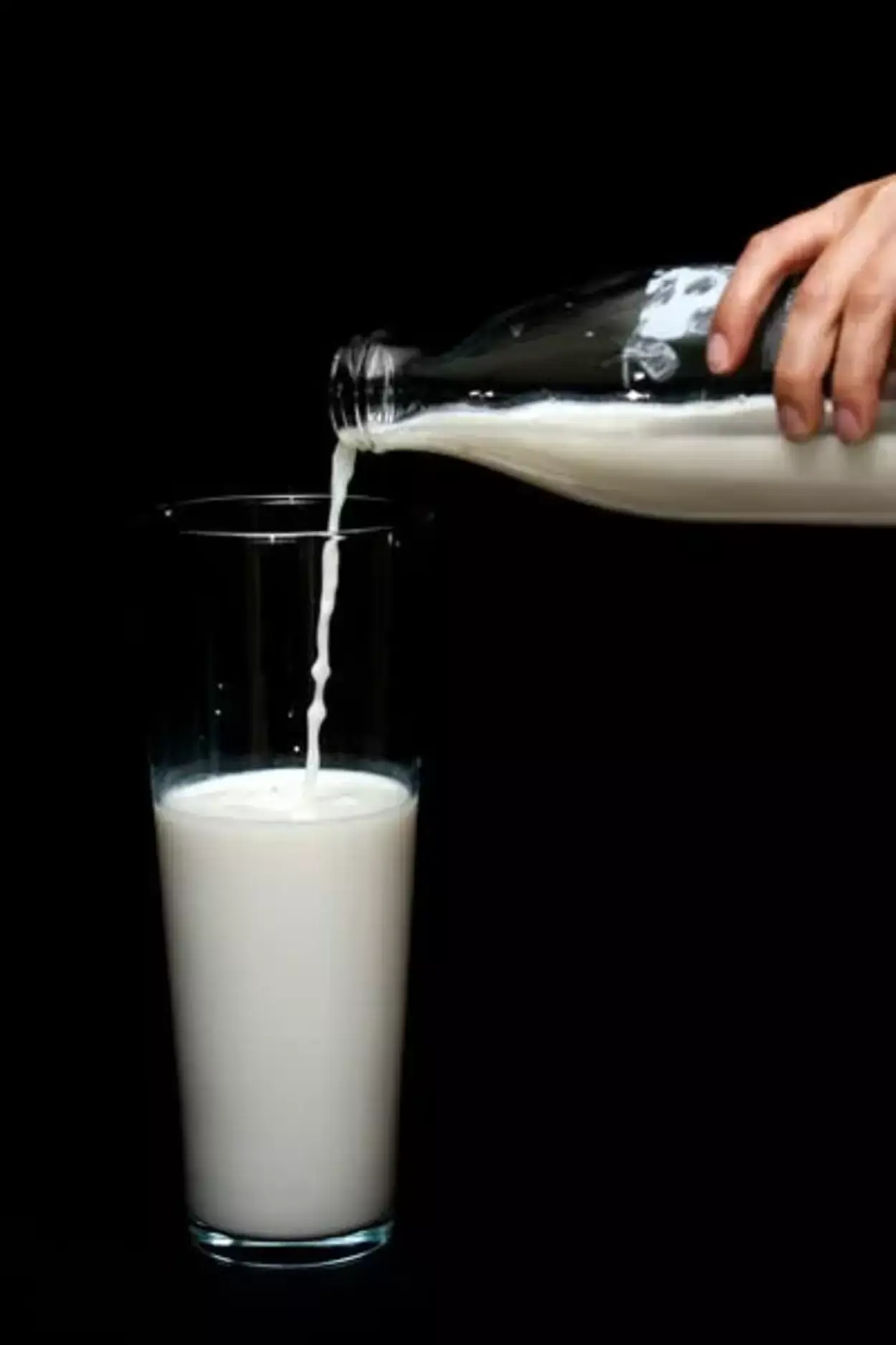  У чому різниця між молоком з вітаміном D та незбираним молоком (пояснення) - всі відмінності