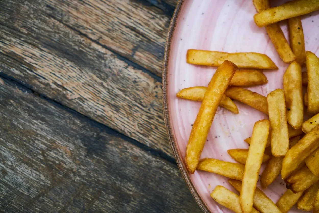 Wat is het verschil tussen American Fries en French Fries? (Beantwoord) - Alle Verschillen